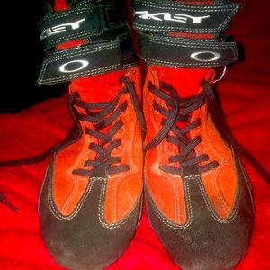 8.5 very nice Oakley brand